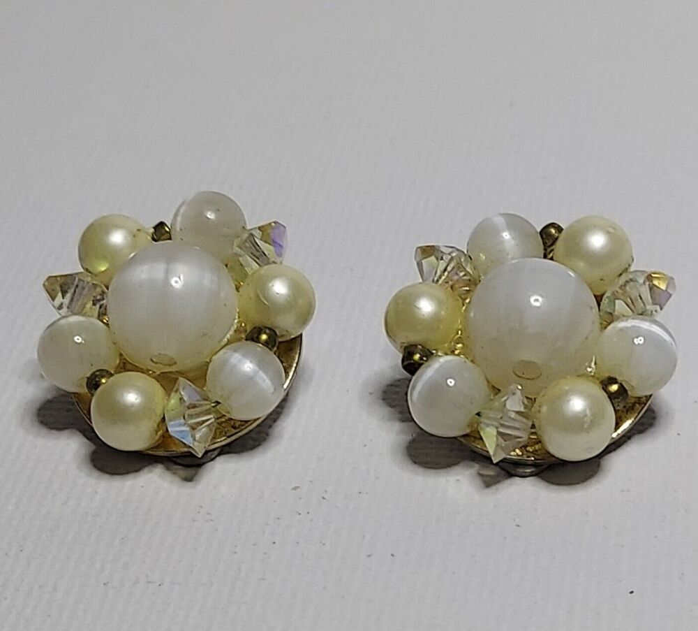 Vintage Lisner Faux Pearl Earrings Clip-on 3/4"